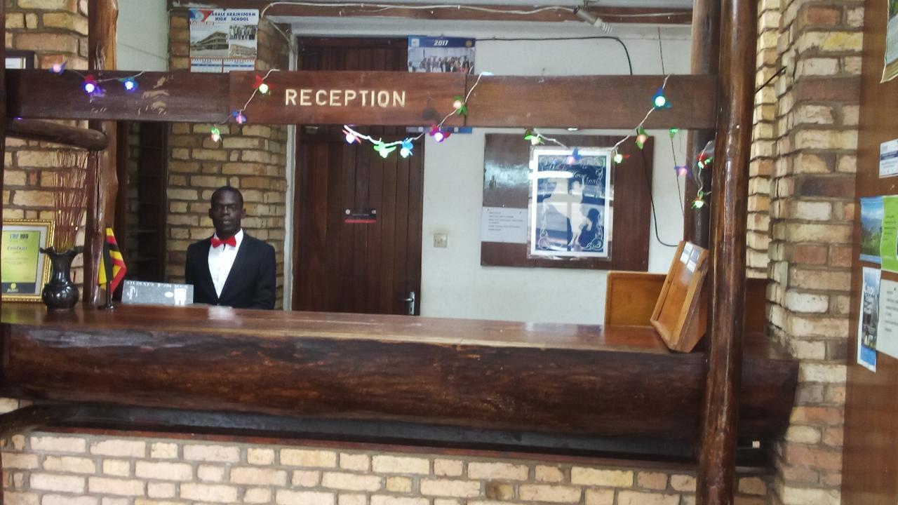 White Horse Inn Kabale Exterior foto